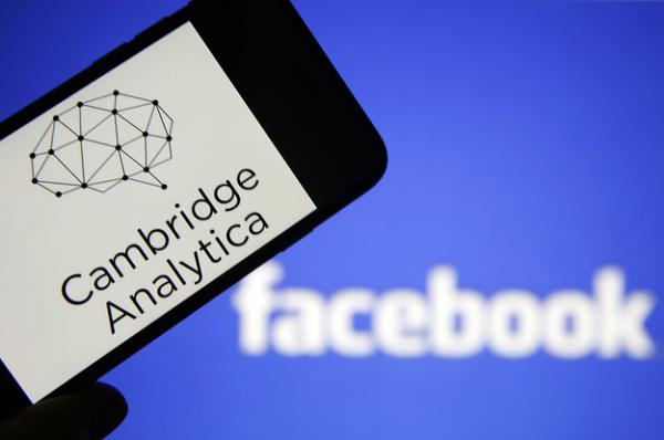 Το σκάνδαλο του Facebook οδηγεί σε πτώχευση την Cambridge Analytica