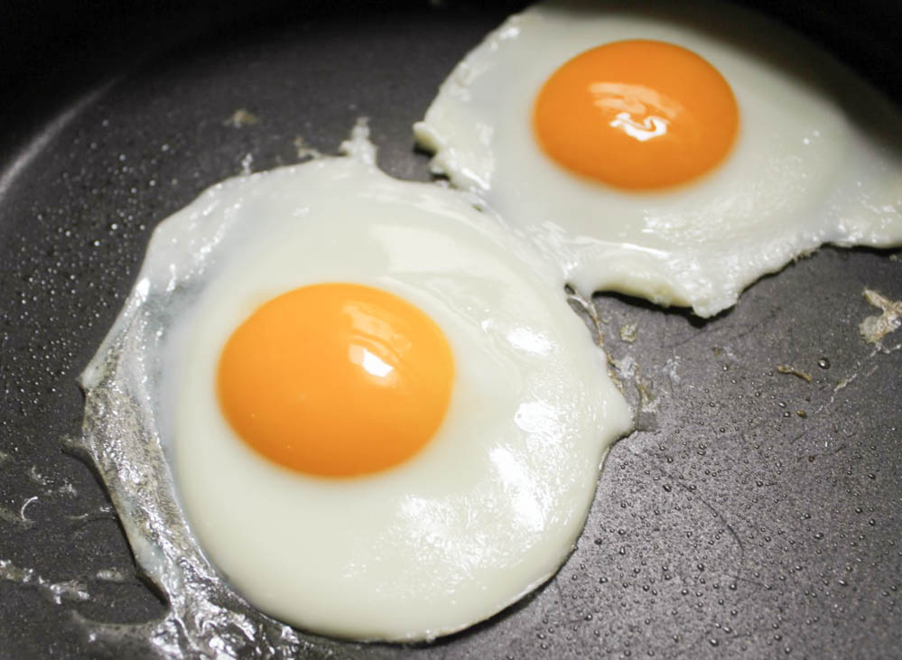 Τα αβγά δεν επιβαρύνουν την καρδιαγγειακή υγεία