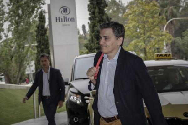 Οι αντικειμενικές αξίες στο μικροσκόπιο των θεσμών