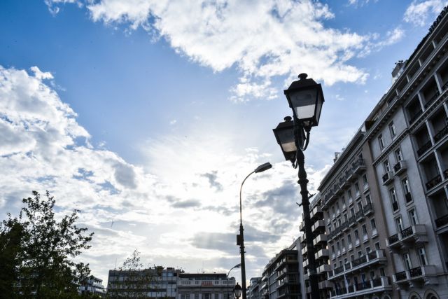 Καιρός: Καταιγίδες, συννεφιά και ζέστη τη Δευτέρα