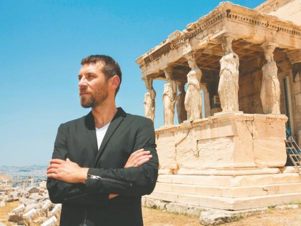 «Στη φυλακή, οι άνθρωποι σε κοιτούν στα μάτια»