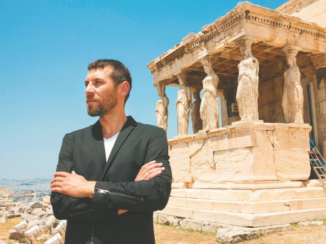 «Στη φυλακή, οι άνθρωποι σε κοιτούν στα μάτια»