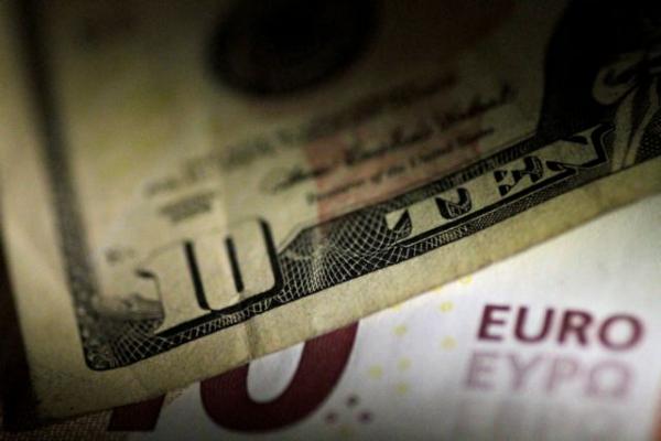 Πτώση του ευρώ εν μέσω ανησυχιών για την Ιταλία