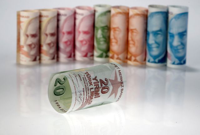 Σε ελεύθερη πτώση η τουρκική λίρα