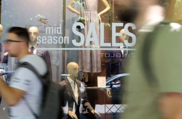 Ενδιάμεσες εκπτώσεις: Αύξηση τζίρου μόνο σε πέντε περιοχές