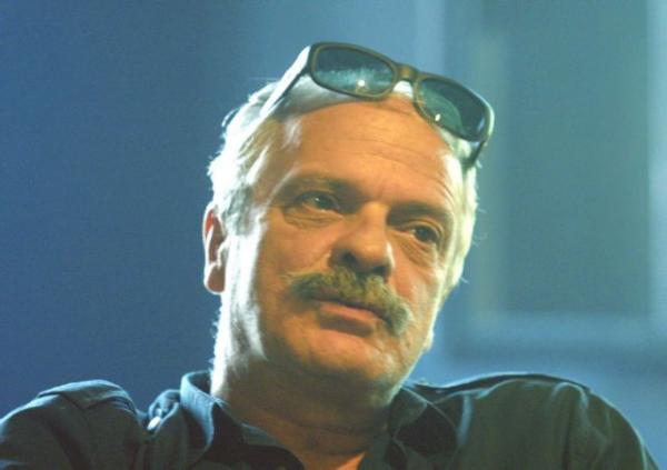 Σε συνθήκες φτώχειας ζει διάσημος Ελληνας ηθοποιός που έκανε καριέρα στο Χόλιγουντ