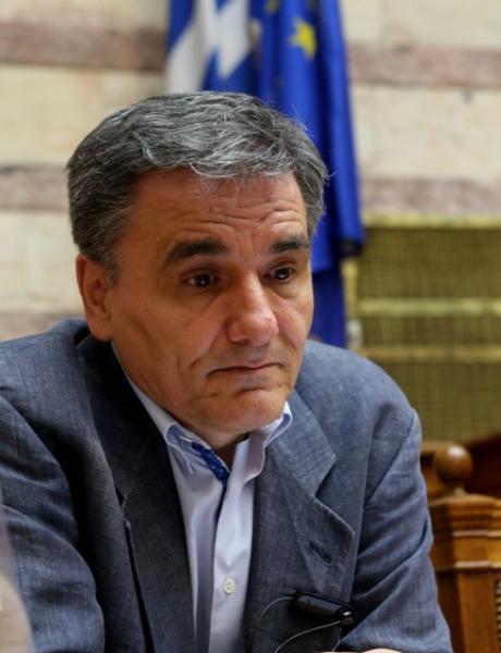 Άρχισαν «μαχαιρώματα» κατά του Ευκλείδη