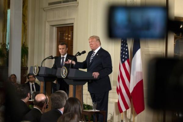 Τηλεφωνική επικοινωνία Μακρόν – Τραμπ για τη Μέση Ανατολή