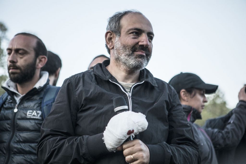 Αρχηγός αντιπολίτευσης στην Αρμενία: Αποκλείστε αεροδρόμια και σιδηροδρομικούς σταθμούς