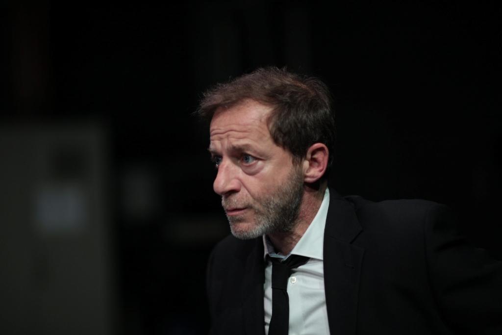 Δημήτρης Λιγνάδης: Ο κόσμος θέλει να πιαστεί από τη χειρολαβή της ιστορίας του