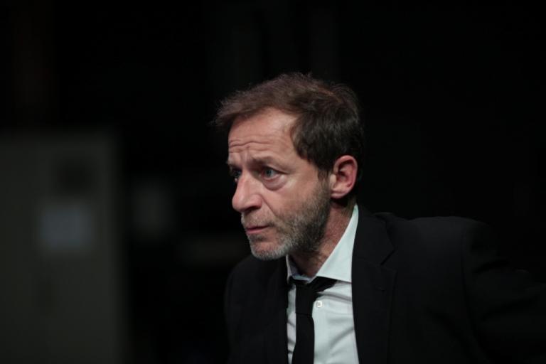 Δημήτρης Λιγνάδης: Ο κόσμος θέλει να πιαστεί από τη χειρολαβή της ιστορίας του