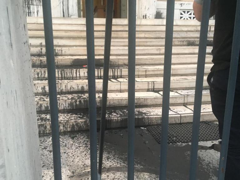 ΝΔ για Ρουβίκωνα: Ευθεία απειλή προς τη Δικαιοσύνη