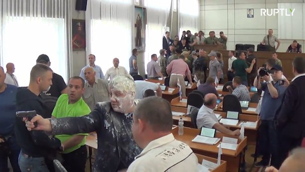 Ουκρανία: Άνοιξε πυρ κατά τη διάρκεια δημοτικού συμβουλίου