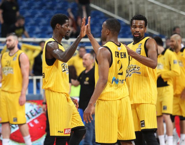 Με τα χίλια ζόρια η ΑΕΚ, 82-76 την Κύμη