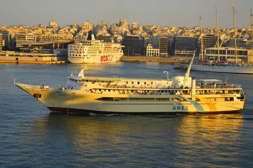 Πλοίο περισυνέλεξε γυναίκα ανοιχτά του Πειραιά