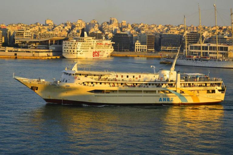 Πλοίο περισυνέλεξε γυναίκα ανοιχτά του Πειραιά