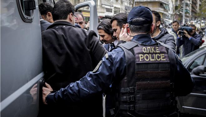 Να «πέσει η αυλαία» με χορήγηση ασύλου στους 8 τούρκους αξιωματικούς