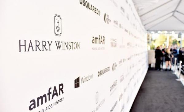 Εβανγκελίστα, Γιόχανσον και Κλουμ στον αγώνα κατά του AIDS