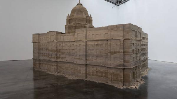 «Τράπεζα από άμμο» στην γκαλερί Gladstone στη Νέα Υόρκη