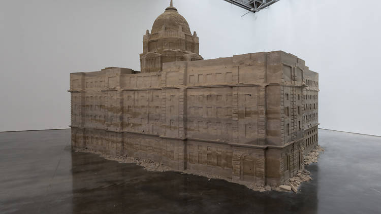 «Τράπεζα από άμμο» στην γκαλερί Gladstone στη Νέα Υόρκη