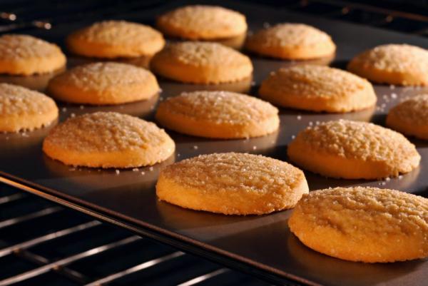 Φτιάξτε τα πιο εύκολα μπισκότα με τρία υλικά