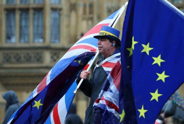 Με το Brexit στον ορίζοντα Βρετανοί γίνονται… Γερμανοί