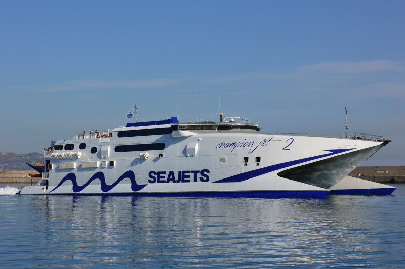 Βλάβη με οχηματαγωγό πλοίο – Επέστρεψε στον Πειραιά