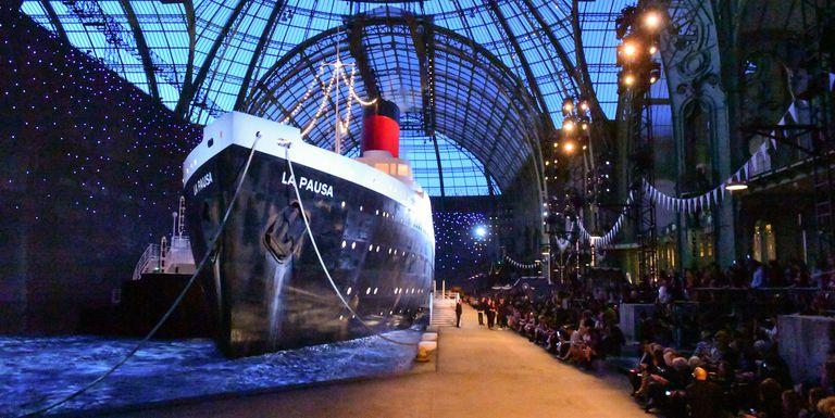 Η νέα κολεξιόν του οίκου Σανέλ «σάλπαρε» χτες στο Γκραν Παλέ