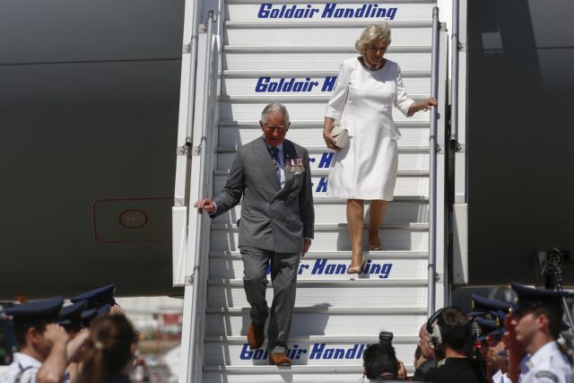 Στην Αθήνα ο πρίγκιπας Κάρολος και η Καμίλα: Κατέθεσε στεφάνι στον Άγνωστο Στρατιώτη