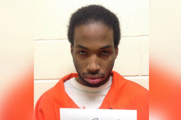 Έδειξε το πέος του στο δικαστήριο για να αποδείξει ότι είναι αθώος