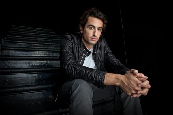 Καθόταν δίπλα στο ίνδαλμα της, όμως δεν το κατάλαβε ποτέ…