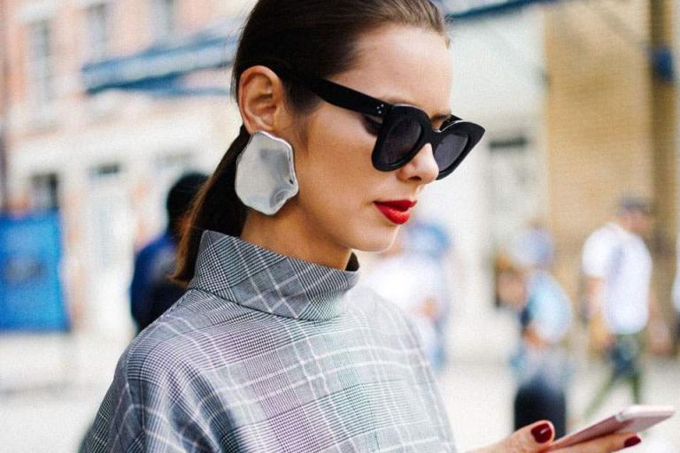 Σκουλαρίκια μεγέθους…XXL! Θα το τολμήσεις;