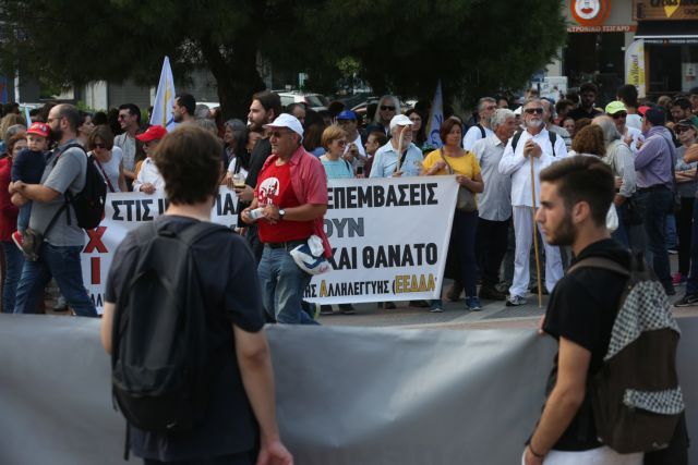 Θεσσαλονίκη: Στο μνημείο του Γρηγόρη Λαμπράκη ολοκληρώθηκε η πορεία Ειρήνης