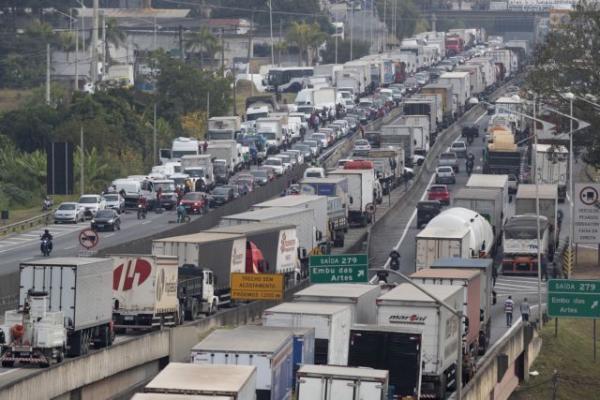 Συνδικαλιστική παρέμβαση για ν’ ανοίξουν οι δρόμοι στη Βραζιλία
