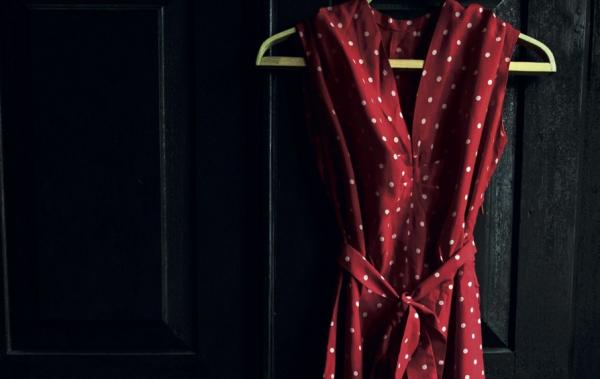 Η Ευγενία Φακίνου παρουσιάζει την «Νυχτερινή ακρόαση»