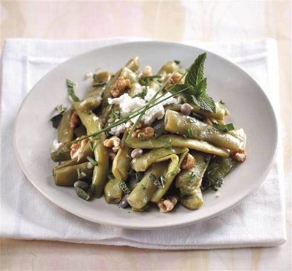 Φασολάκια με καρύδια και ξινομυζήθρα