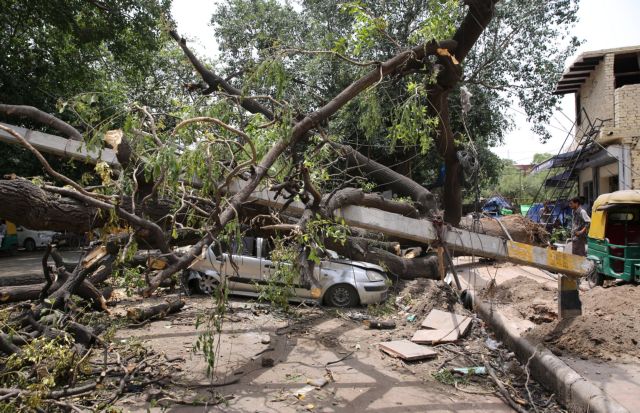Ινδία: Εικόνες καταστροφής από τις σφοδρές βροχοπτώσεις