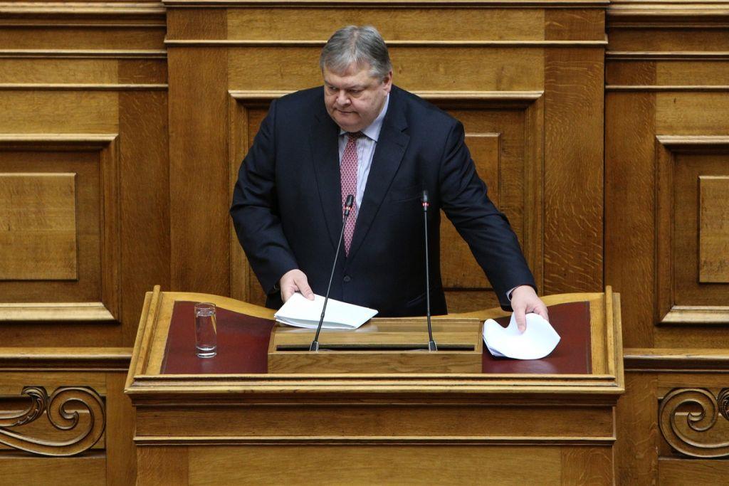 Βενιζέλος: Εχει χαθεί κάθε έννοια νομιμότητας και σεβασμού στη διάκριση των εξουσιών