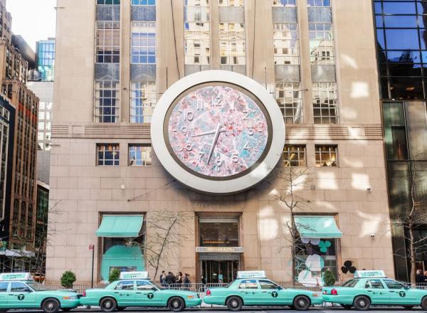 Ολόκληρη η Νέα Υόρκη παίρνει τα χρώματα του οίκου Τίφανις