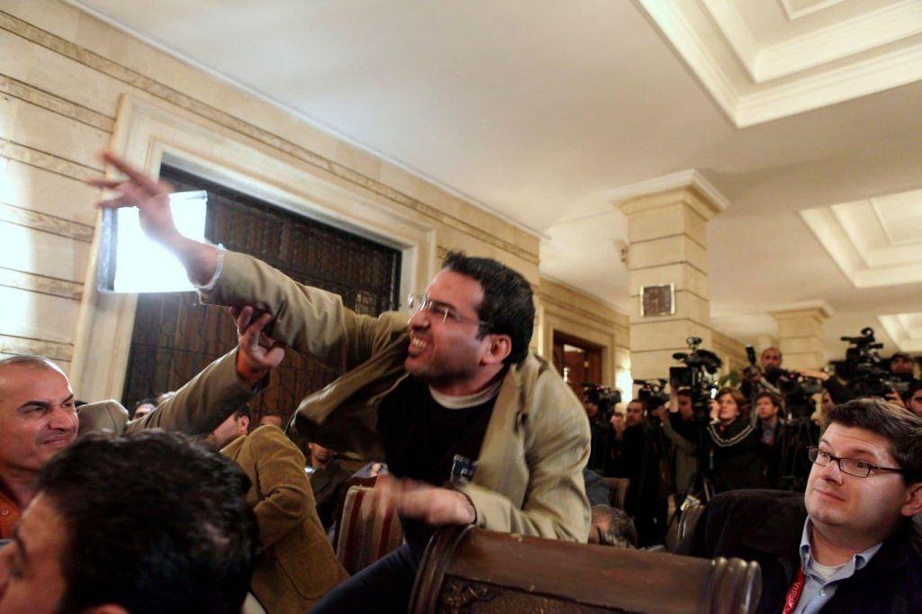 Ιράκ: Υποψήφιος βουλευτής ο δημοσιογράφος που πέταξε τα παπούτσια στον Μπους