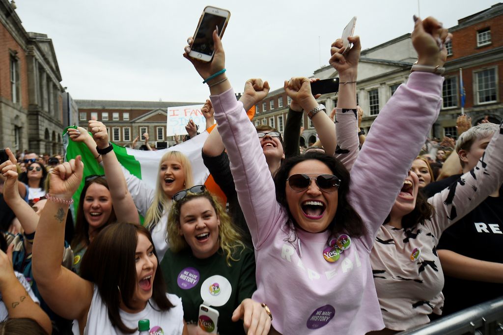 Ιρλανδία: Το «ναι» στις αμβλώσεις συνιστά απόρριψη της καθολικής εκκλησίας σύμφωνα με τον τύπο