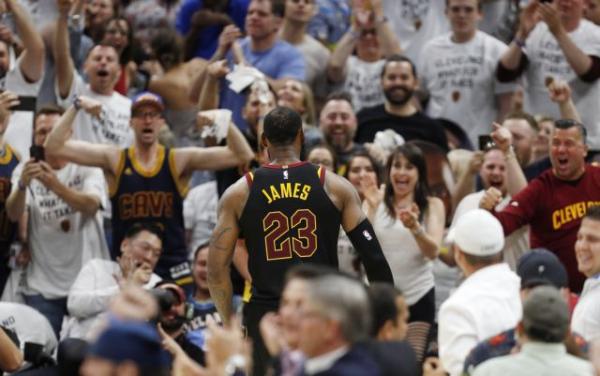 Συγκλονιστικός ο Τζέιμς έκανε το 3-3 και έστειλε τον τελικό σε… τελικό