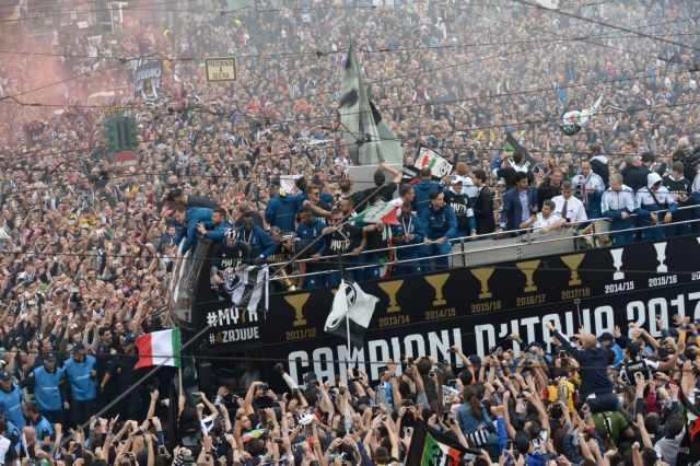 Στους δρόμους η Γιουβέντους για να πανηγυρίσει το 7ο συνεχόμενο