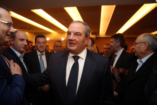 Αρχίζει περιοδεία ο Καραμανλής