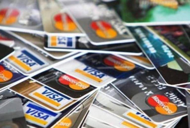 Εκρηκτική αύξηση στη χρήση καρτών στην Ελλάδα