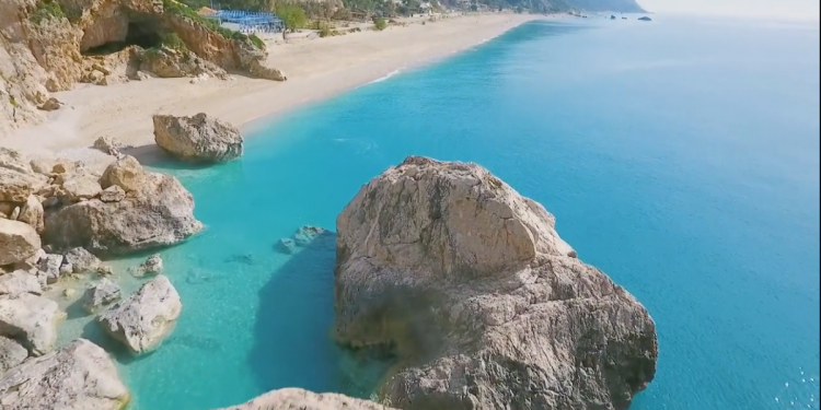 Νεκρός 75χρονος αιωροπτεριστής στο Κάθισμα Λευκάδας