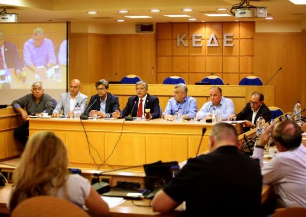 Την εξαίρεση των νησιών από την αύξηση ΦΠΑ ζητά η ΚΕΔΕ