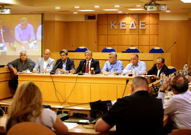 Την εξαίρεση των νησιών από την αύξηση ΦΠΑ ζητά η ΚΕΔΕ