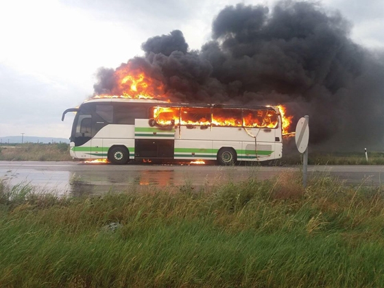 Κεραυνός χτύπησε λεωφορείο του ΚΤΕΛ