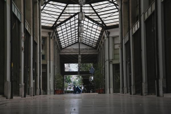 Να ανοίξει τα κλειστά μαγαζιά της πόλης επιχειρεί ο δήμος Αθηναίων